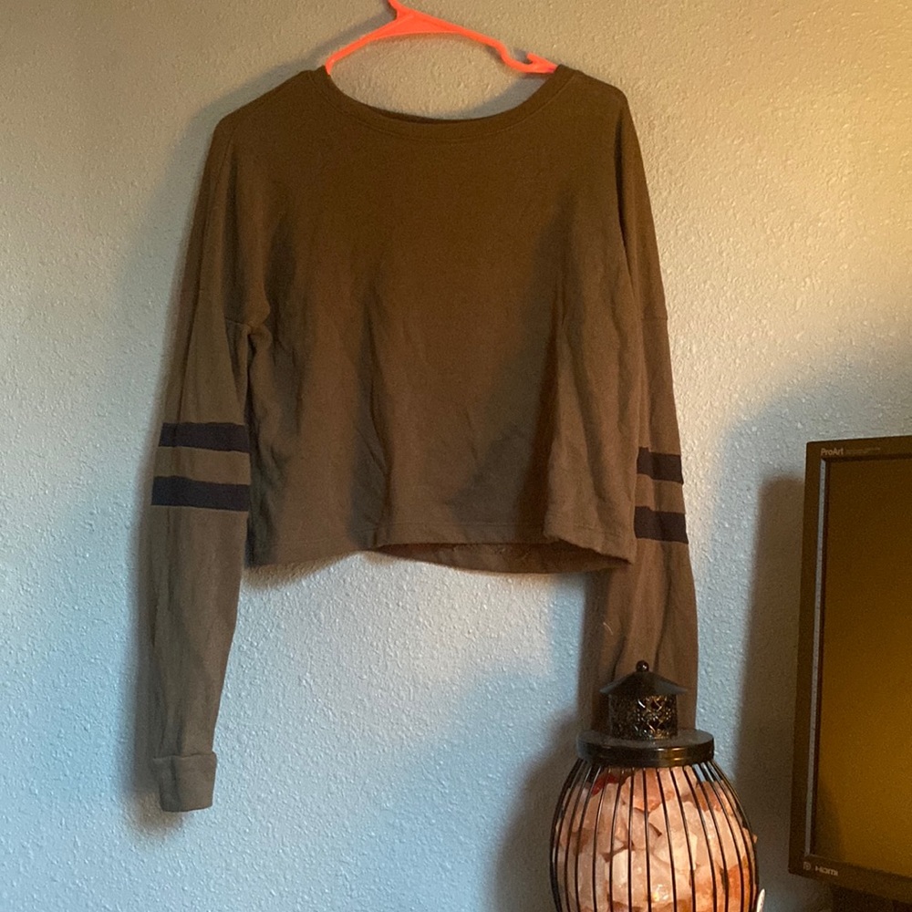 Boutique Lind sleeve crop top